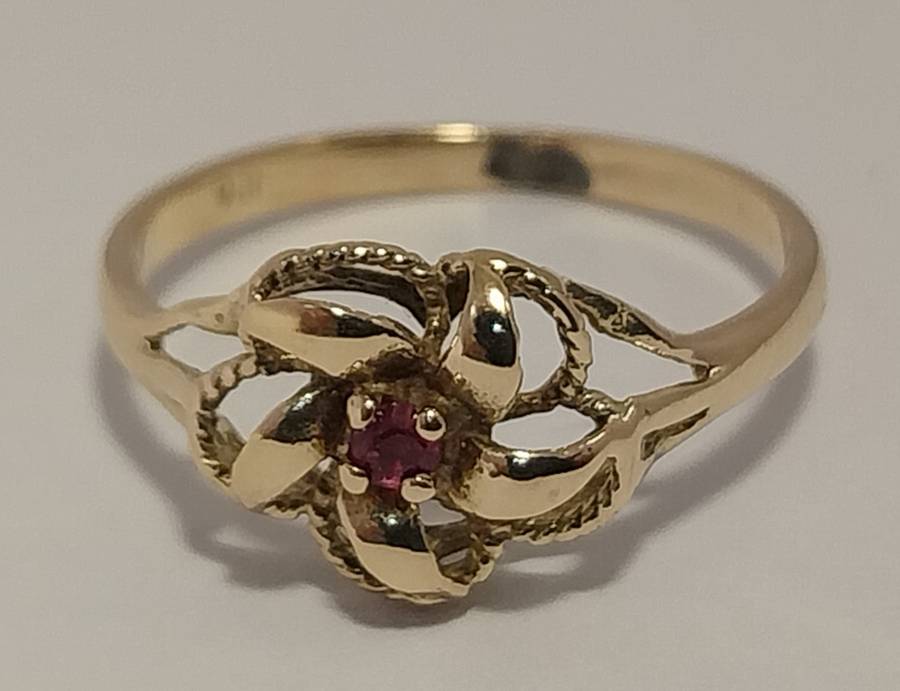 9ct Yellow Gold Ring