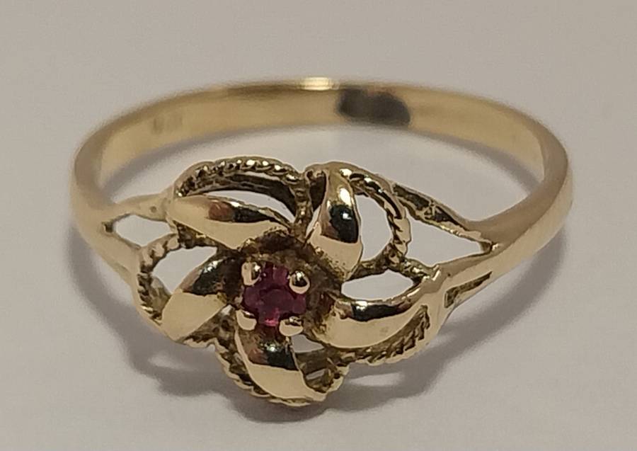 9ct Yellow Gold Ring