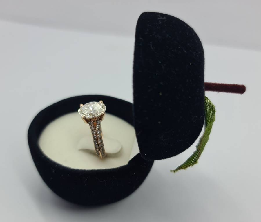 18ct DIAMOND RING WITH 1.08ct DIAMOND / ROSE GOLD