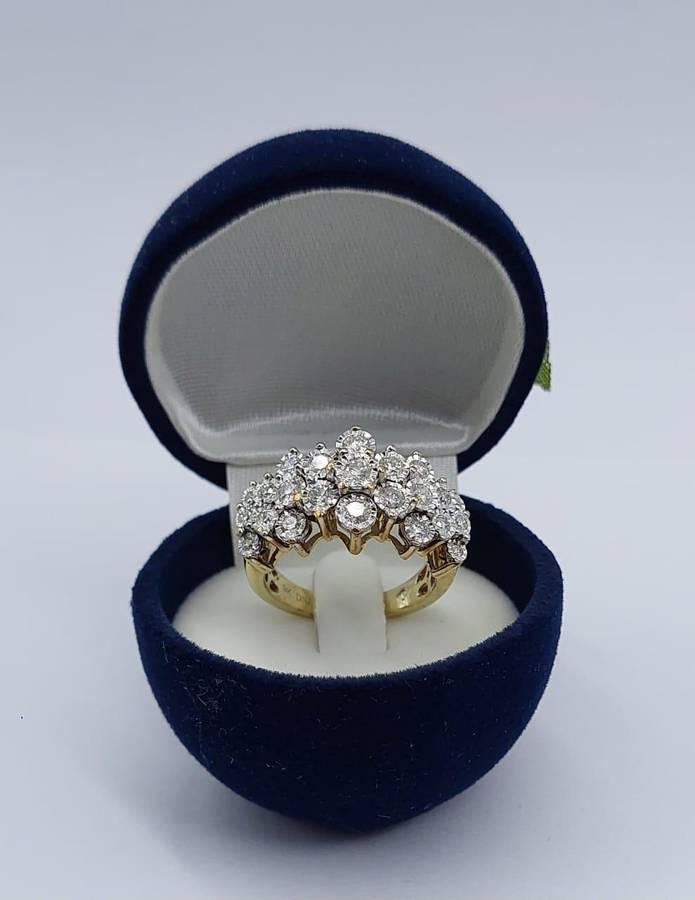 9ct Yellow gold Diamond ring