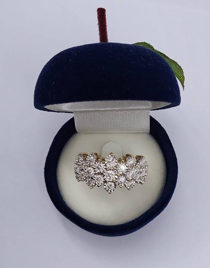 9ct Yellow gold Diamond ring