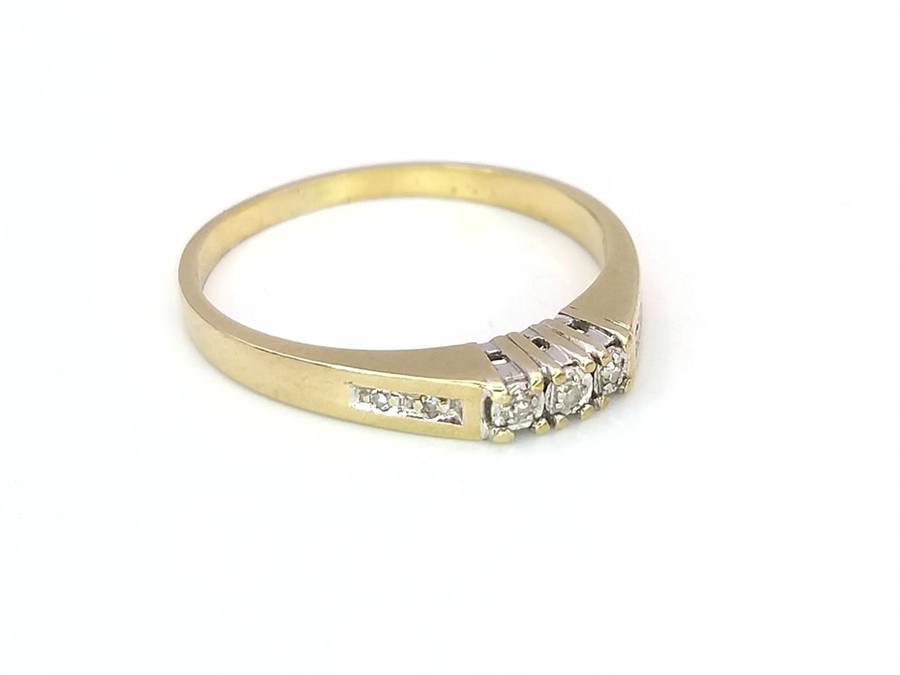Vintage 9ct gold white diamond ring