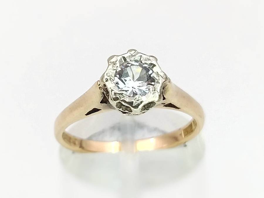 White sapphire solitaire wedding band (9ct gold)