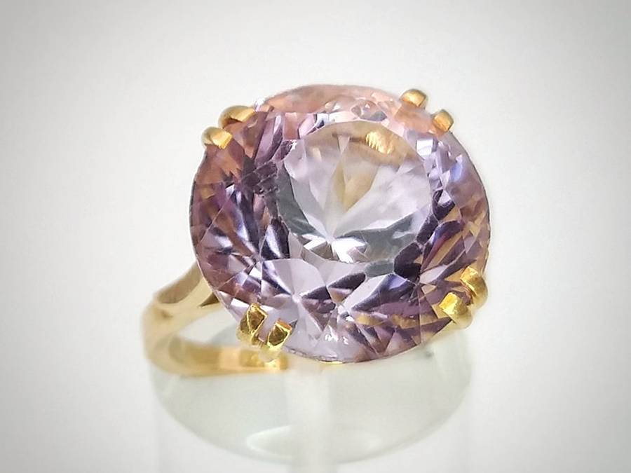 Spectacular 18ct gold & giant purple amethyst cocktail ring