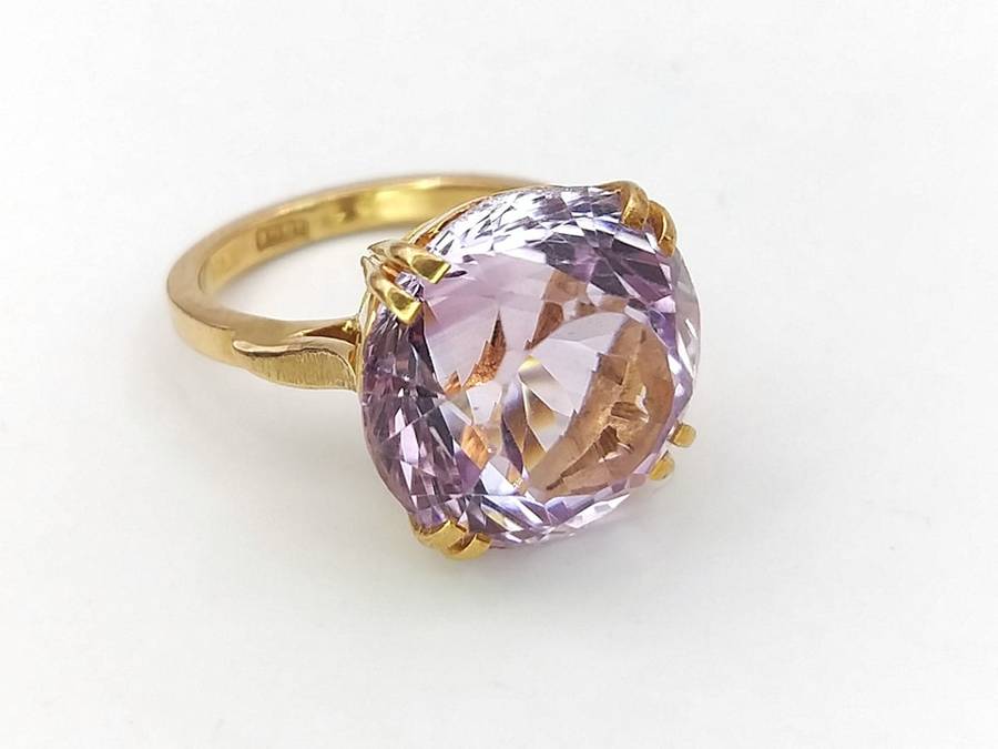 Spectacular 18ct gold & giant purple amethyst cocktail ring