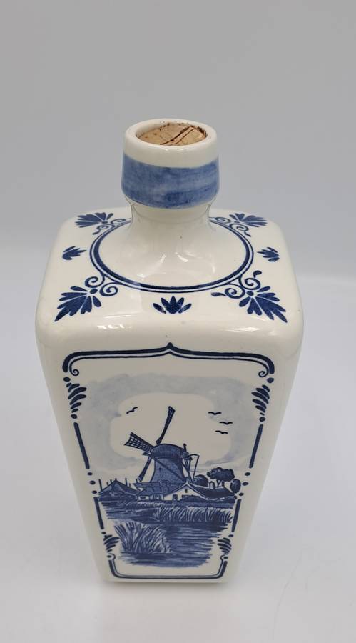 Large 1987 Delft's Blue Jar -No Cap