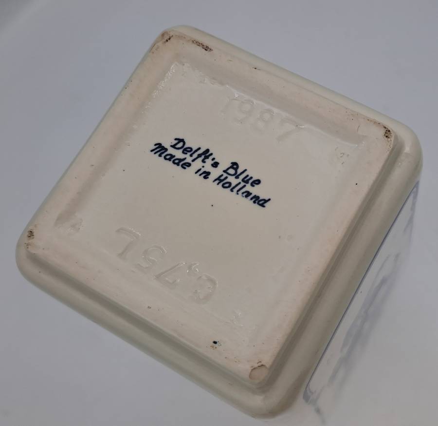 Large 1987 Delft's Blue Jar -No Cap