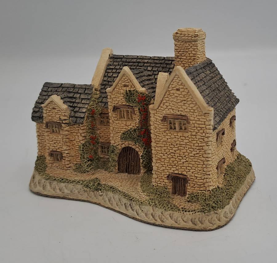 1985 David Winter Cottage Collection "Blackfriars Grange" Hand Made in Great Britain.