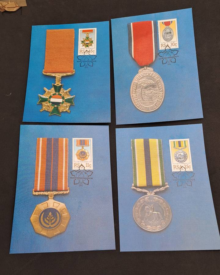 1984 RSA Military Medals and Decorations 2 FD Covers S12 and 4.10 + 4 Maxi Cards+ Stamp set