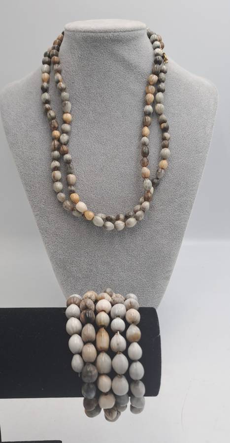 Vintage seed Bead Necklace 112cm with Matching Bracelet with Memory Wire -63cm