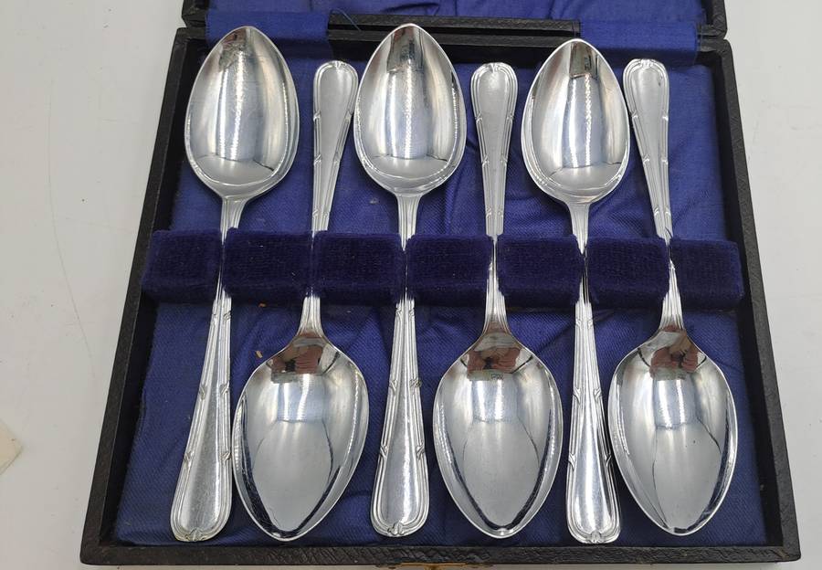 6 Vintage Chrome Plated Teaspoons -Boxed