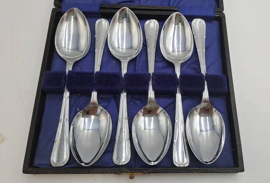 6 Vintage Chrome Plated Teaspoons -Boxed