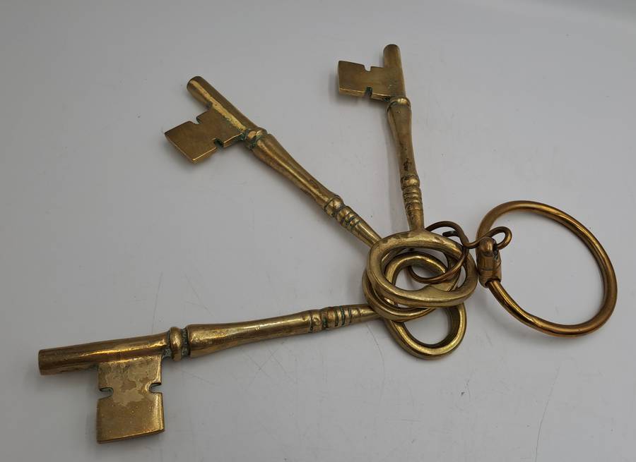 Home Décor Vintage 1060's Large Solid Brass Skeleton Keys with Keyring