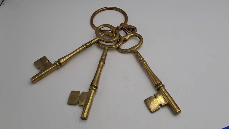 Home Décor Vintage 1060's Large Solid Brass Skeleton Keys with Keyring