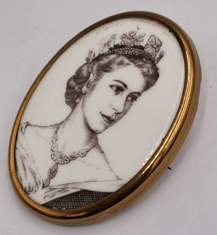 Vintage Rare 1953 Porcelain Coronation Brooch Queen Elizabeth II Royal Worcester England