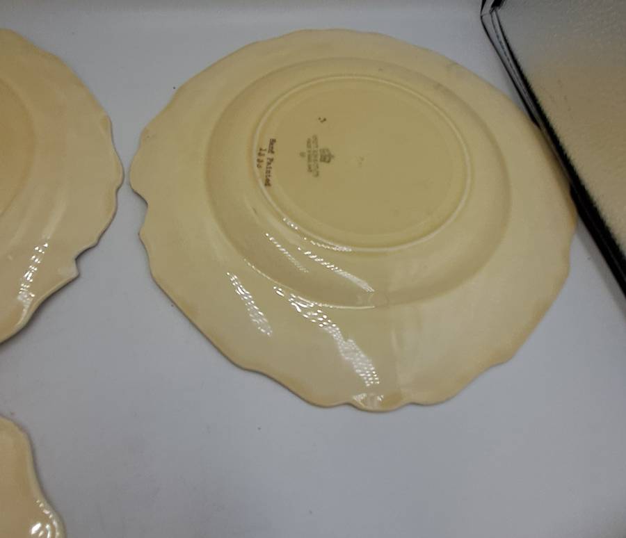 4 Vintage 1930's Myott Son & Co Ltd Cream Plates 22,3cm - Pattern 1338 -England (Chipped)