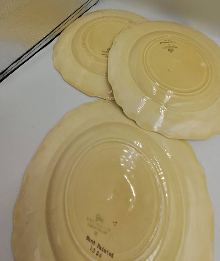 4 Vintage 1930's Myott Son & Co Ltd Cream Plates 22,3cm - Pattern 1338 -England (Chipped)