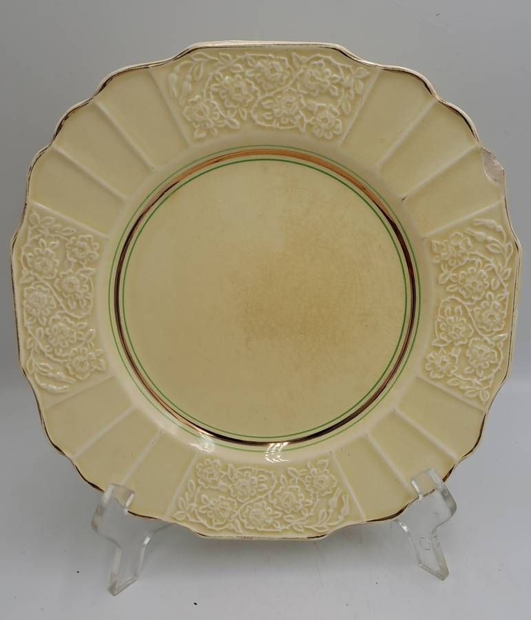 4 Vintage 1930's Myott Son & Co Ltd Cream Plates 22,3cm - Pattern 1338 -England (Chipped)
