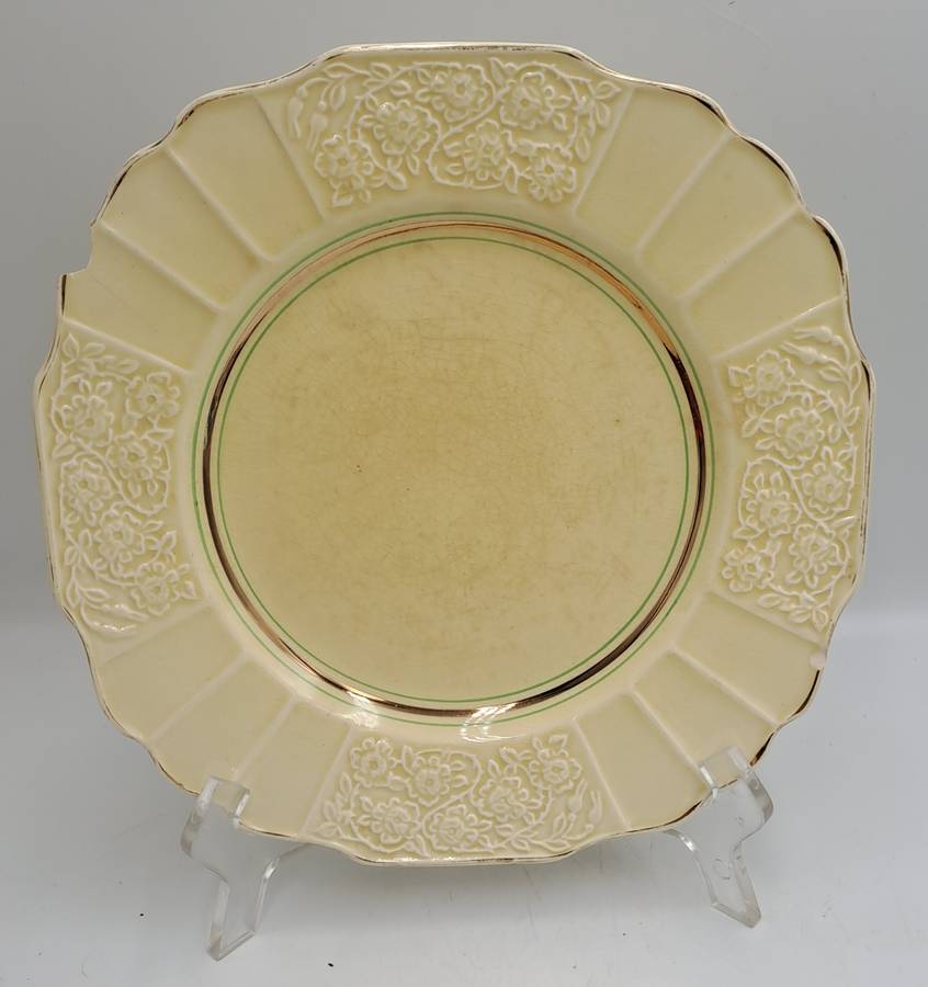4 Vintage 1930's Myott Son & Co Ltd Cream Plates 22,3cm - Pattern 1338 -England (Chipped)