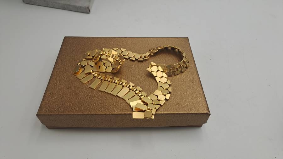Fashionable Geometric Gold Tone Necklace 46cm