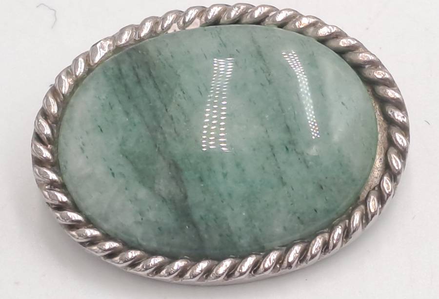 Vintage Oval Jade Brooch 3,7cm x 3,8cm