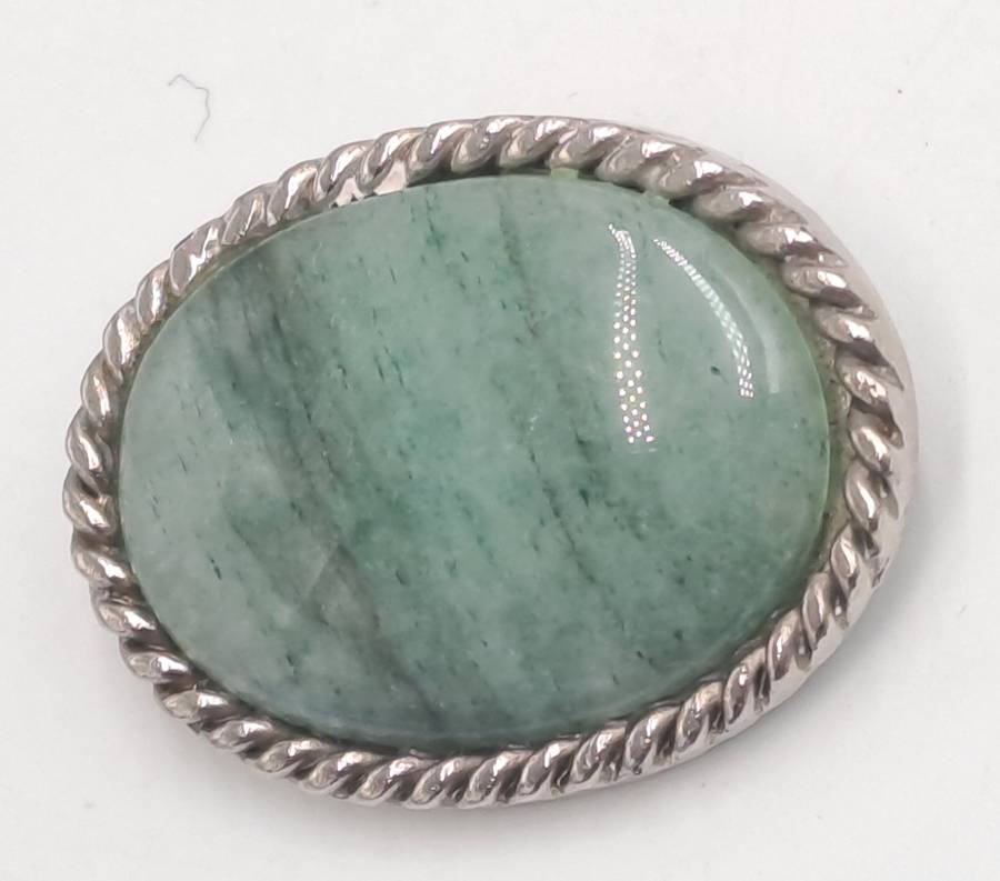 Vintage Oval Jade Brooch 3,7cm x 3,8cm