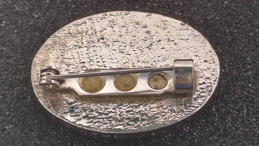Vintage Oval Jade Brooch 3,7cm x 3,8cm