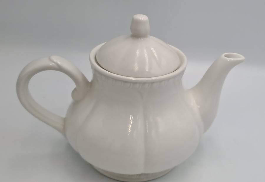 Vintage Churchill English Porcelain Tea Pot 600ml