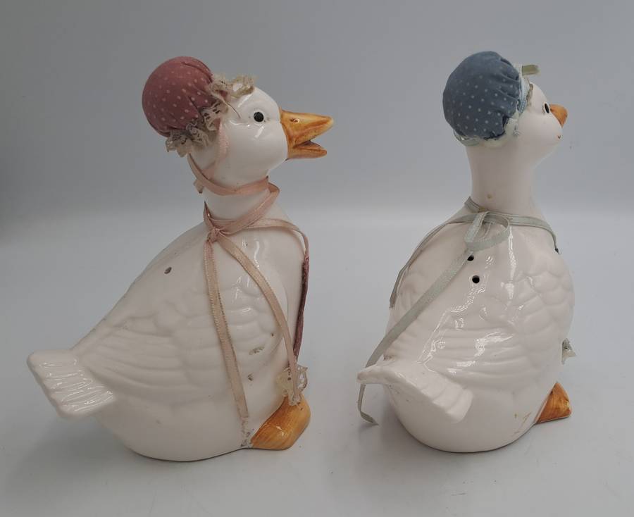 Vintage Ceramic Duck's Salt and Pepper Shaker set
