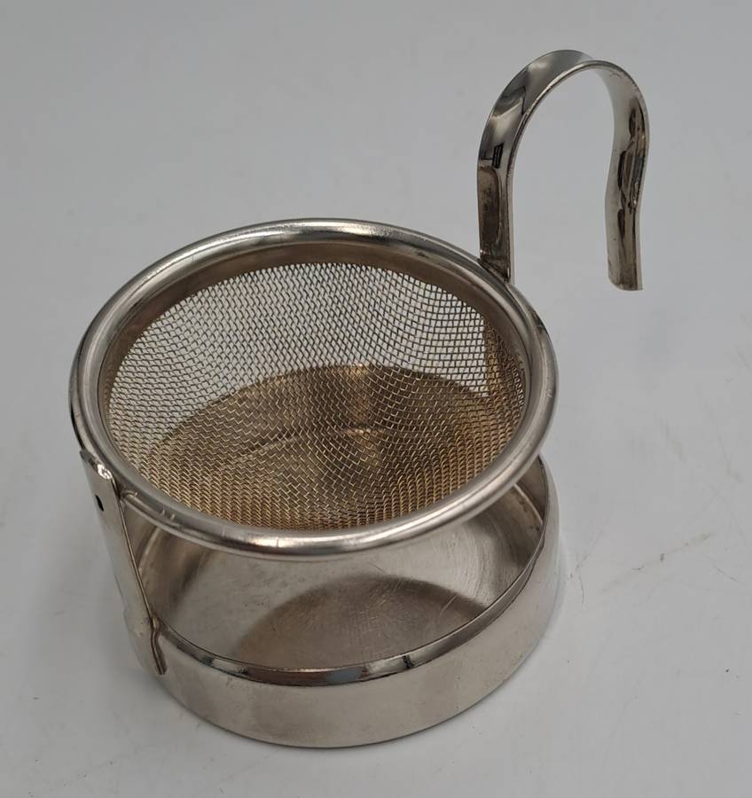 Silver Plated De-Lux Tea Strainer with tray -Boxed -5,1cm (H) x 6cm x 8cm