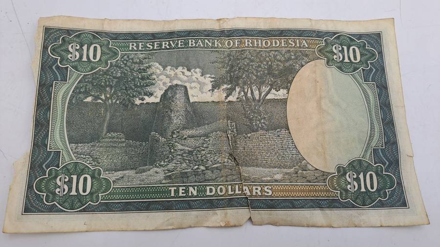 Rhodesia 1979 -10 Dollars Circulated - Bird Watermark- See Condition