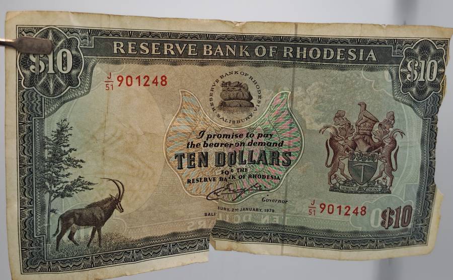 Rhodesia 1979 -10 Dollars Circulated - Bird Watermark- See Condition