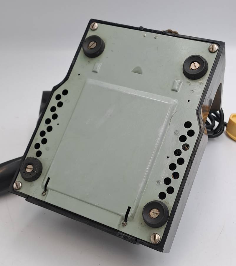 1940-1950'S Bakelite Telephone with cords and plug