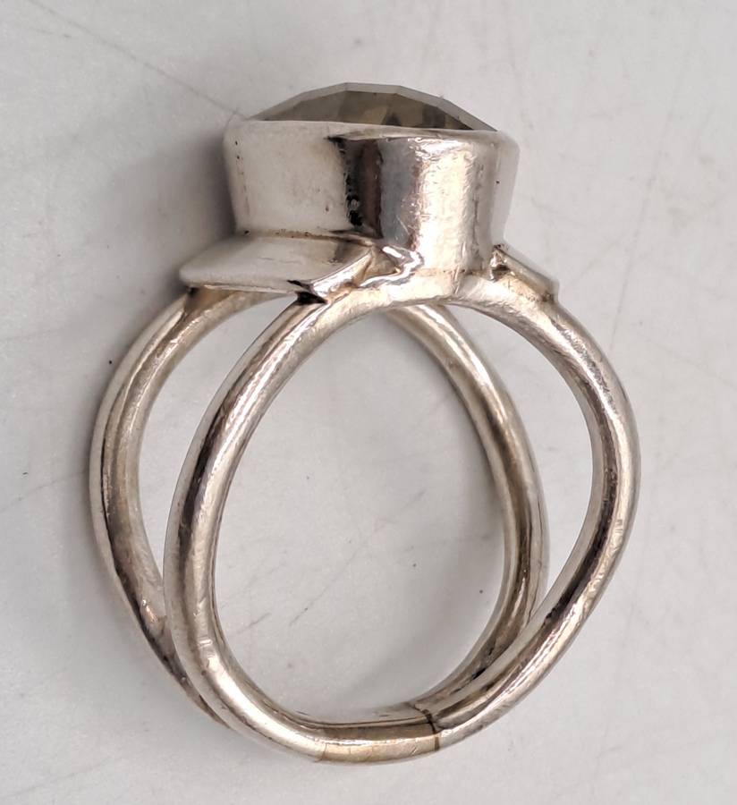 Pre-owned silver ring with citrine gemstone