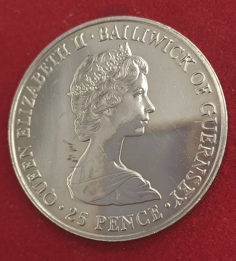 1980 United Kingdom 25 Pence - Guernsey  Elizabeth II Queen Mother Silver