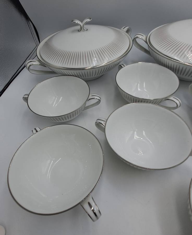 Vintage Noritake BIARRITZ 2 Round Covered Vegetable Tureens and 6 Flat Cream Soup Bowls