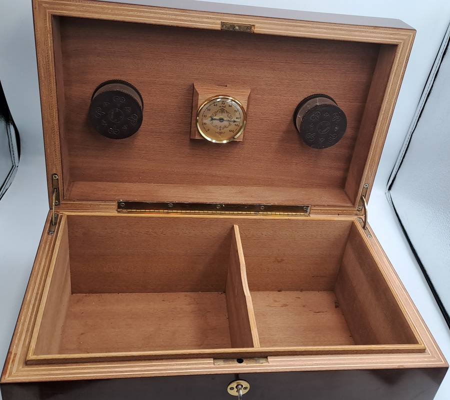 Wood Cigar Box with Hygrometer- with Key -fuenze made in italy