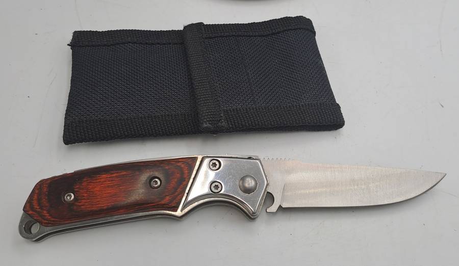Small Pocket Knife with flick action in Canvas pouch- &,5cm closed