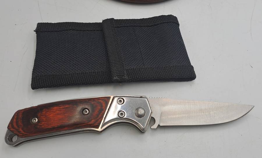 Small Pocket Knife with flick action in Canvas pouch- &,5cm closed