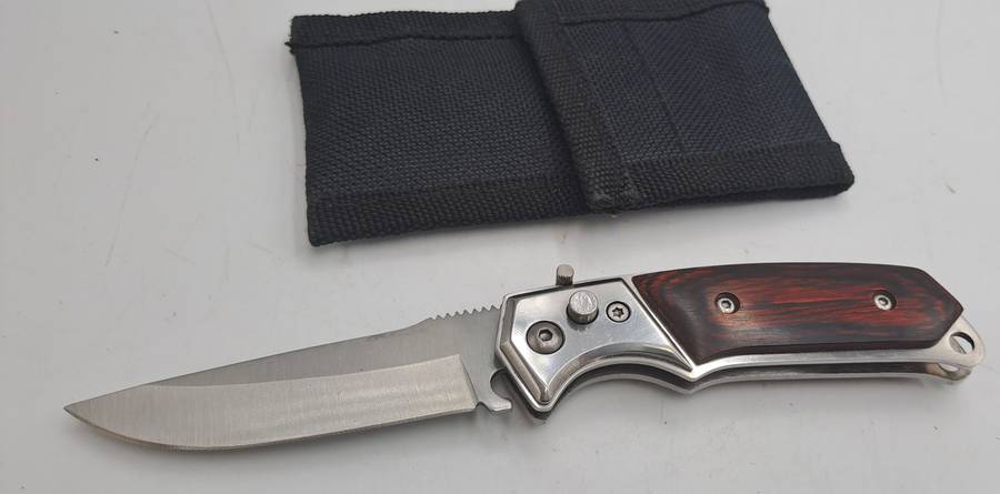 Small Pocket Knife with flick action in Canvas pouch- &,5cm closed