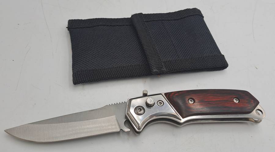Small Pocket Knife with flick action in Canvas pouch- &,5cm closed