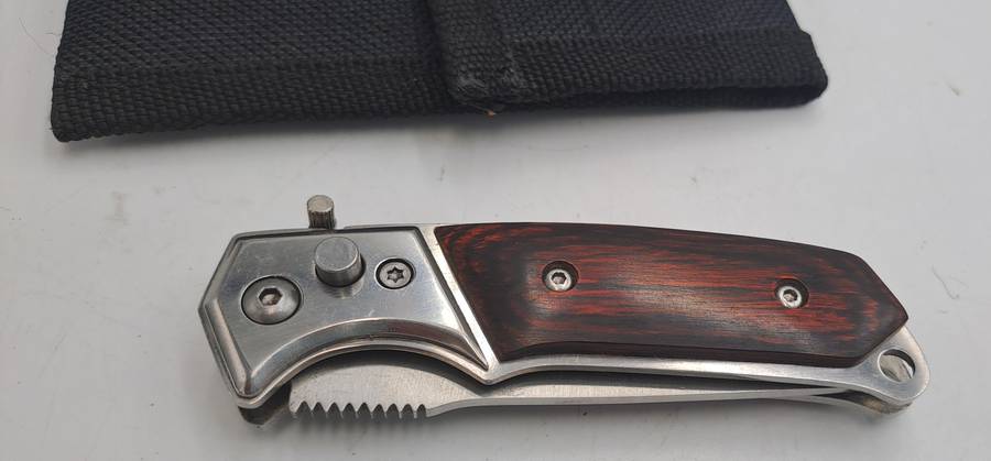 Small Pocket Knife with flick action in Canvas pouch- &,5cm closed