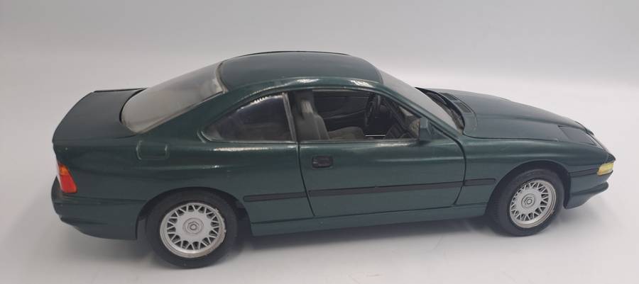 Die cast ROAD TOUGH No.92028 BMW 850i Scale 1/18- No BOX