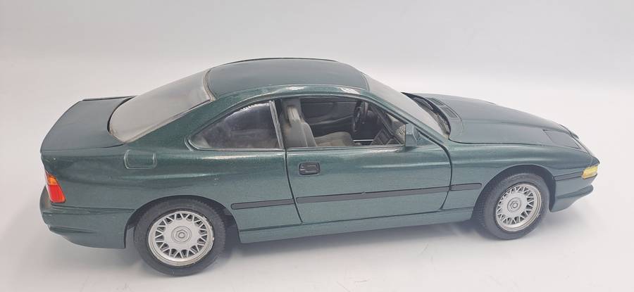 Die cast ROAD TOUGH No.92028 BMW 850i Scale 1/18- No BOX