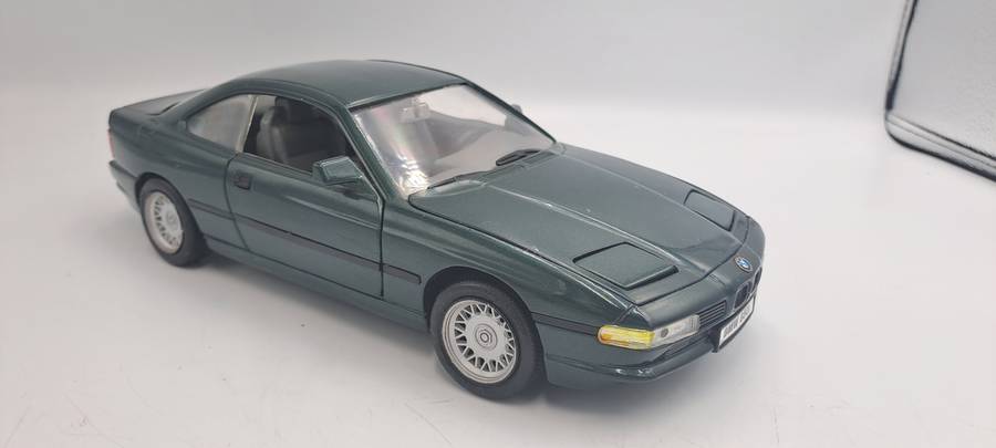 Die cast ROAD TOUGH No.92028 BMW 850i Scale 1/18- No BOX
