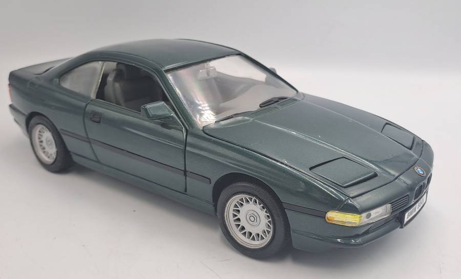 Die cast ROAD TOUGH No.92028 BMW 850i Scale 1/18- No BOX