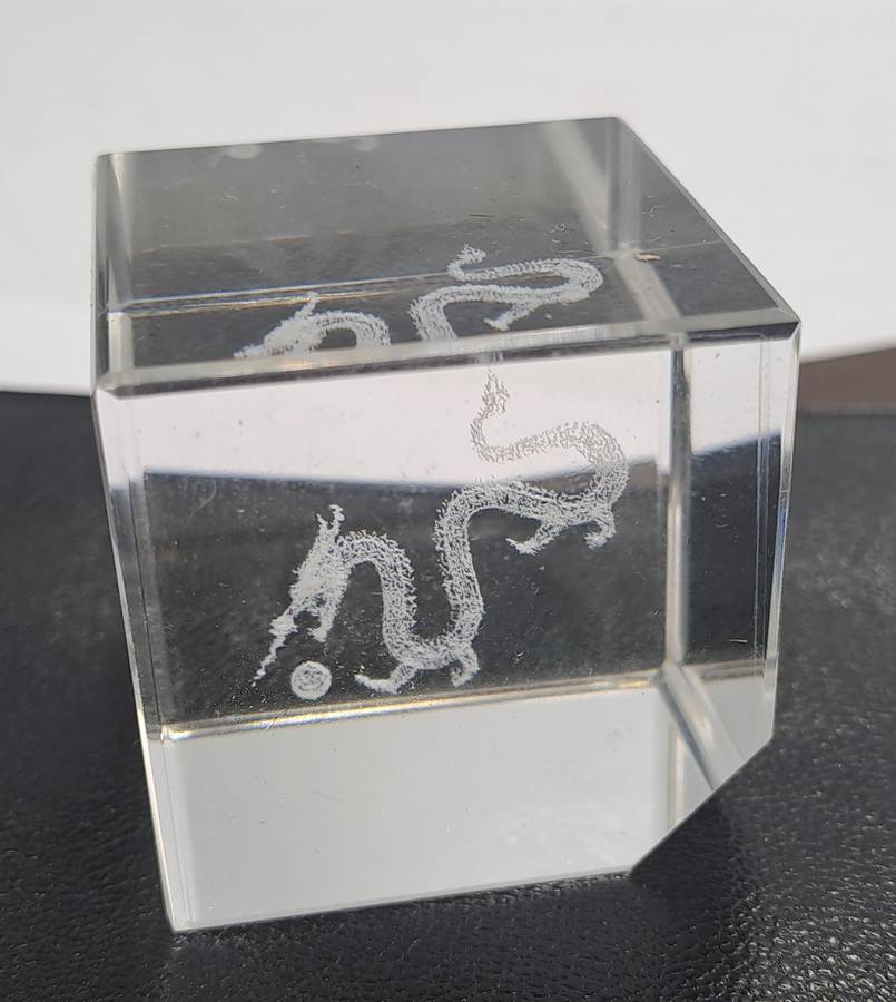 Chinese Dragon Crystal Glass Paperweight 3D Laser Etched Cube-Boxed 4,5cm x 5cm x 5cm