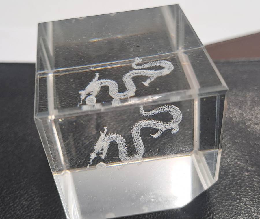 Chinese Dragon Crystal Glass Paperweight 3D Laser Etched Cube-Boxed 4,5cm x 5cm x 5cm
