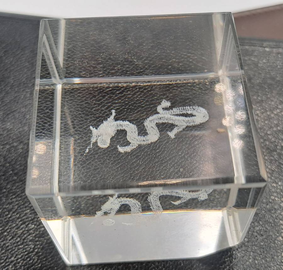 Chinese Dragon Crystal Glass Paperweight 3D Laser Etched Cube-Boxed 4,5cm x 5cm x 5cm