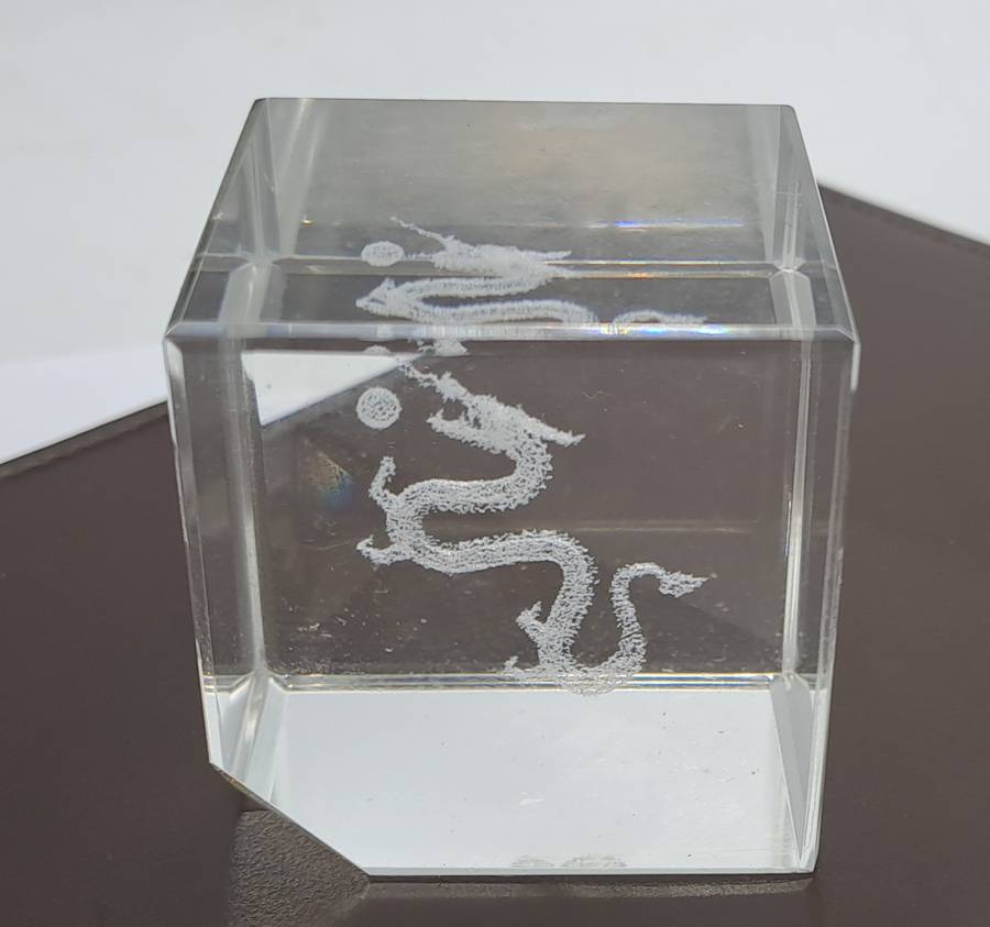 Chinese Dragon Crystal Glass Paperweight 3D Laser Etched Cube-Boxed 4,5cm x 5cm x 5cm
